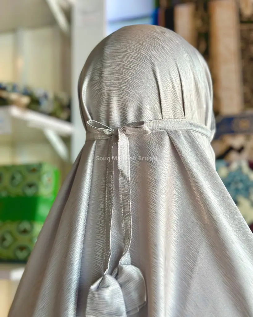 Silver 01 R - 06.webp