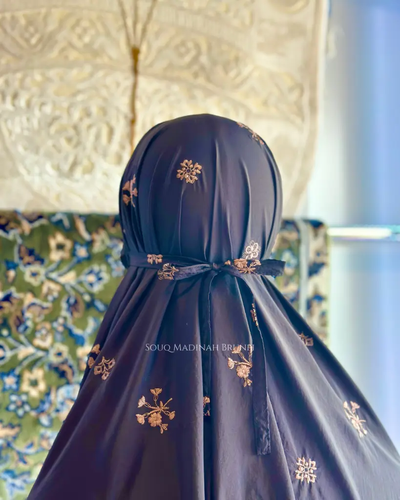 05Black - 07.webp