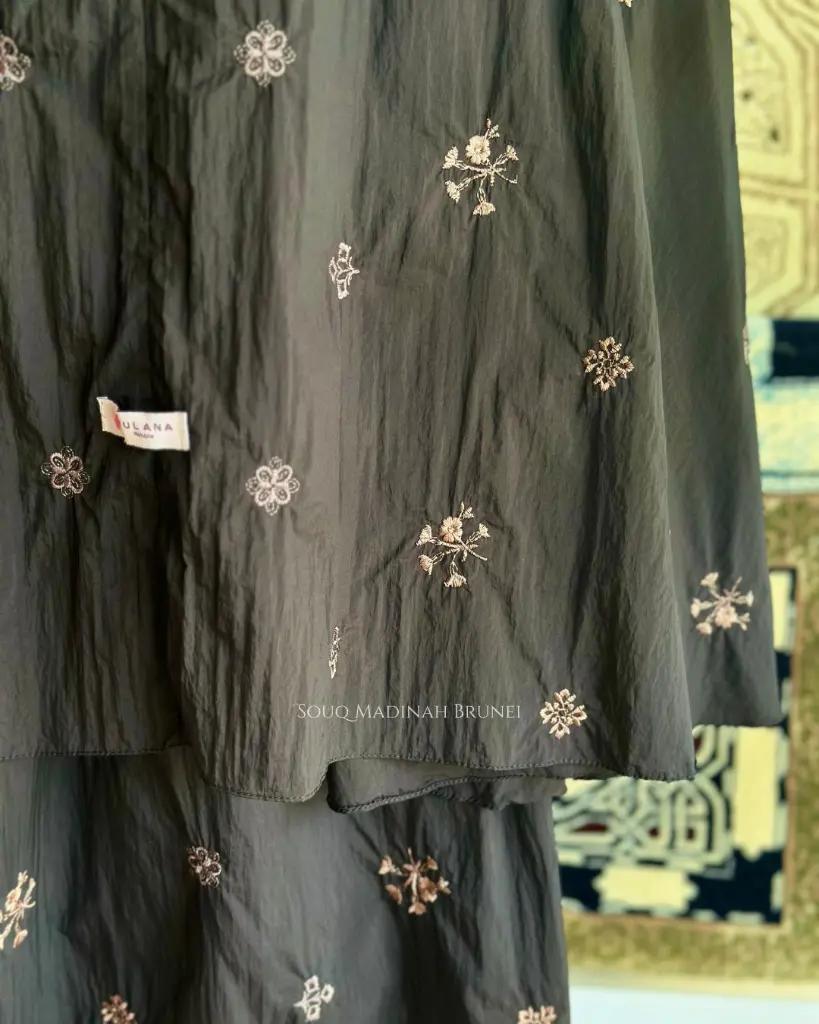 05Black - 09.webp