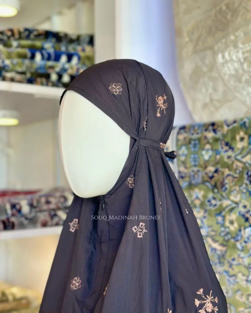 05Black - 04.webp