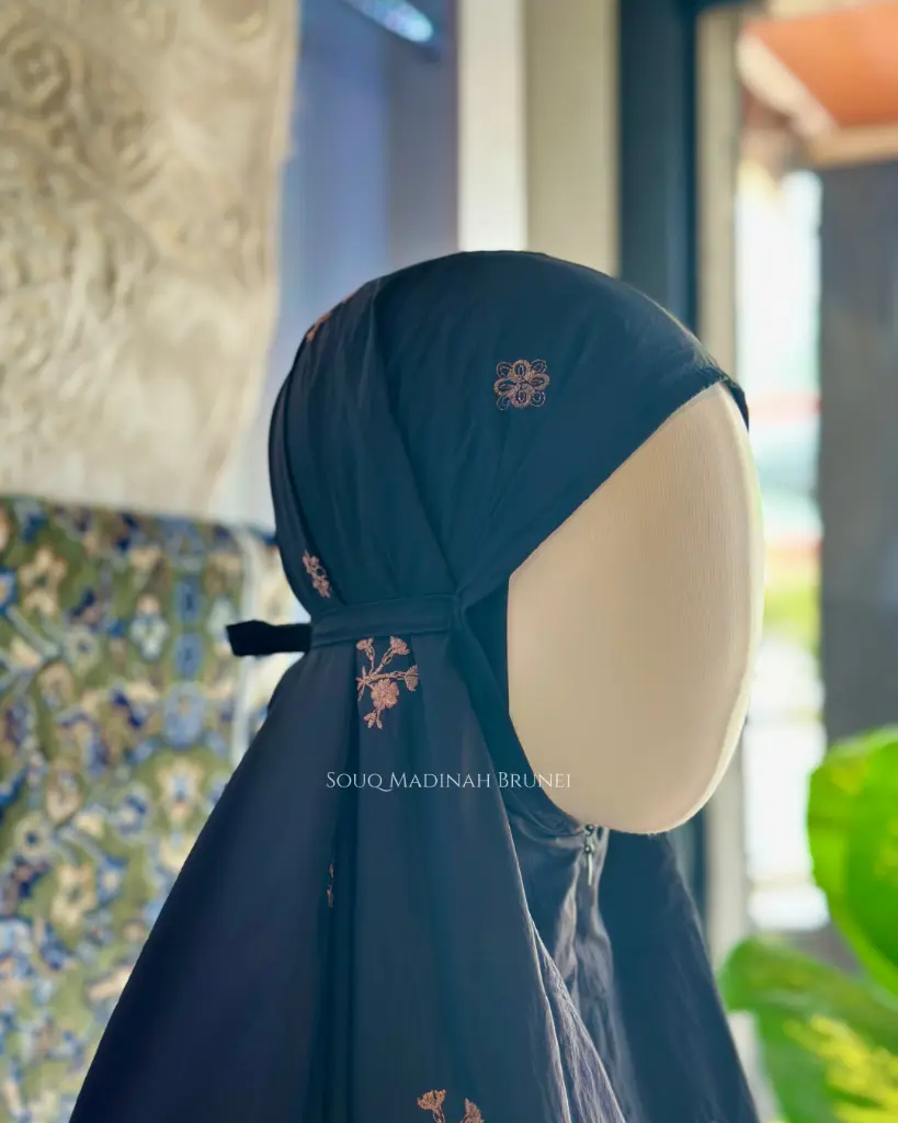 05Black - 05.webp