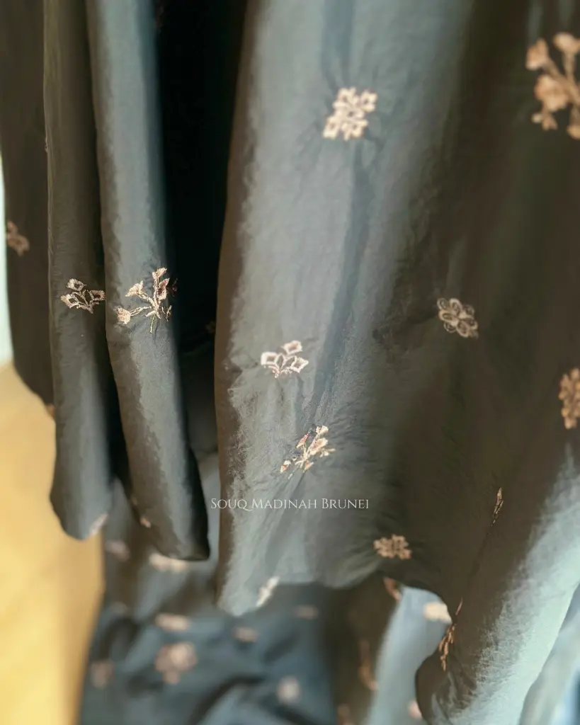 05Black - 12.webp