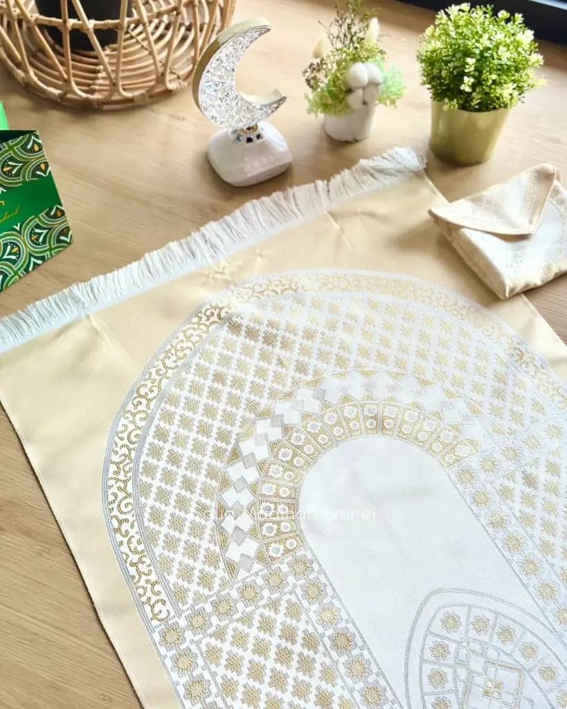 ST Mihrab : Cream
