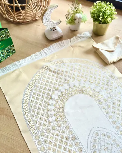 ST Mihrab : Cream